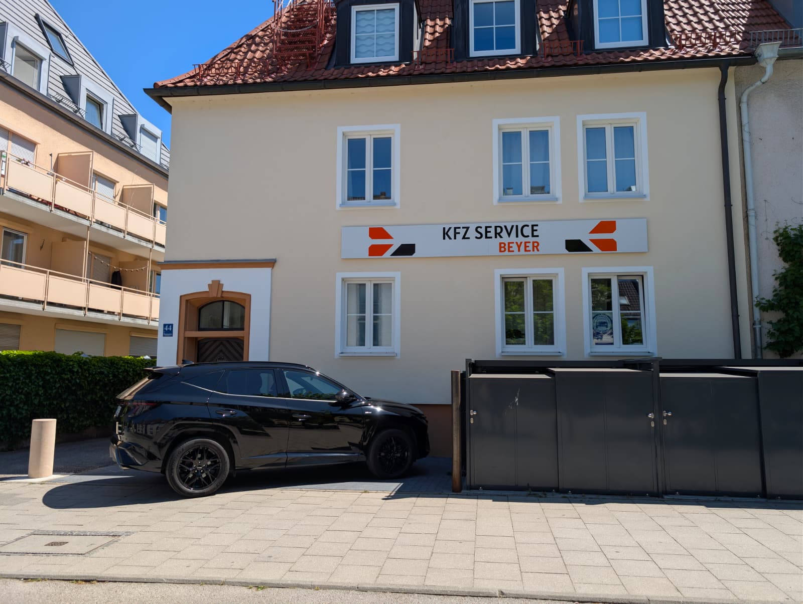 Kfz Service Beyer - Werkstatt-Gebäude in der Waisenhausstraße 44, München